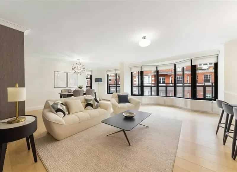 3-Bedroom Family Flat Chelsea Ample Storage Private Balcony
