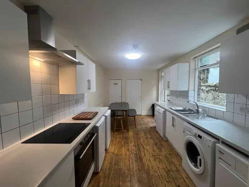 4 Bedroom HMO Student House All Doubles Bills Included
