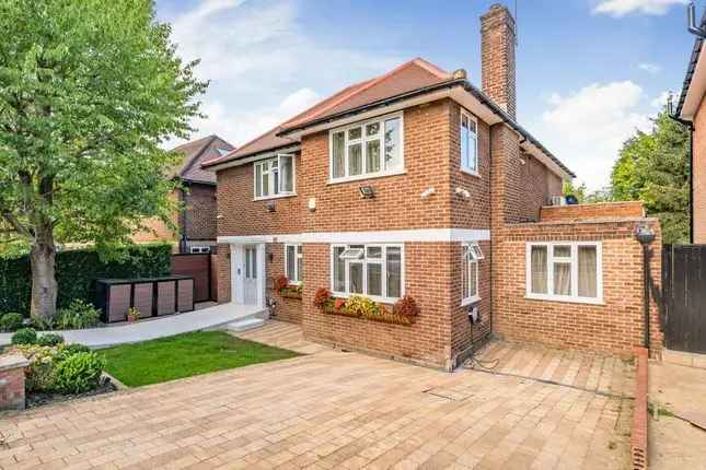 5 Bedroom House for Sale in The Ridings Ealing W5