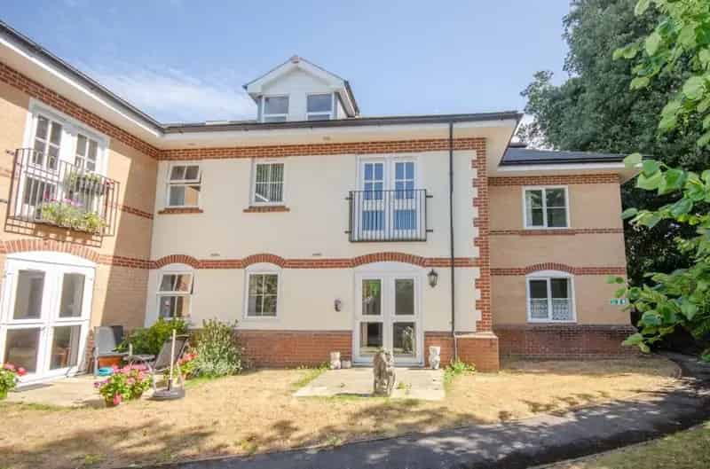 2 bedroom Flat
 For Sale