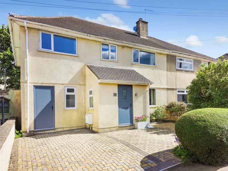 4 Bedroom Semi Detached House for Sale in Cirencester