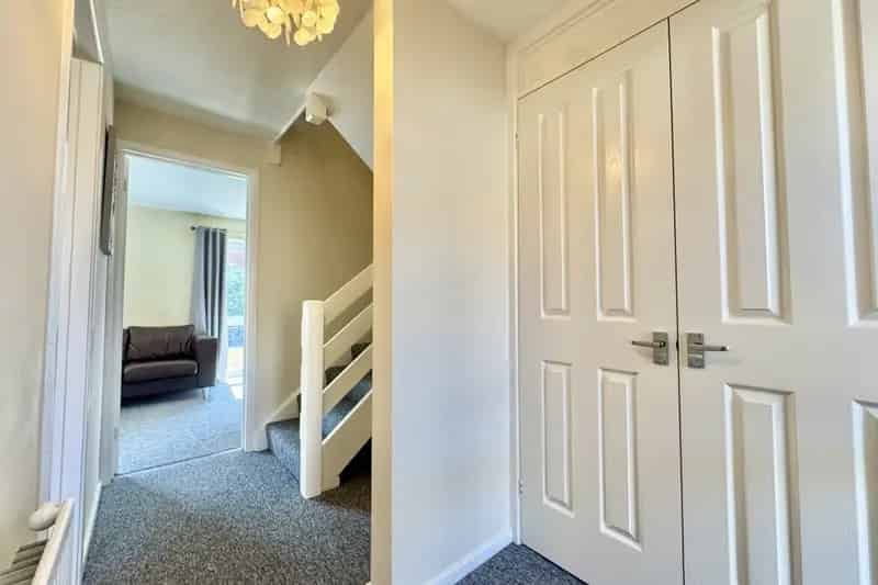 3 Bed House with Garden Modern Kitchen and Family Bathroom