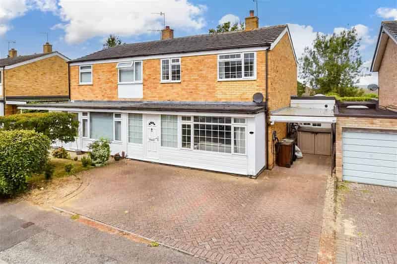4 bedroom semi-detached house for sale
