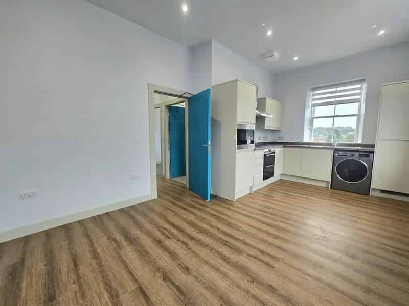 2-Bed Elgin Apartment - Modern Living in a Landmark Building