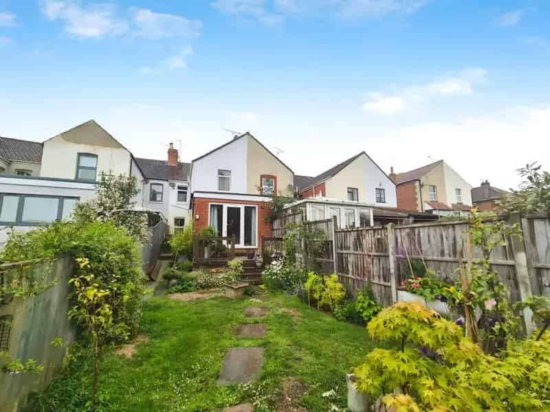 2 Bedroom Garden Flat for Sale Near Yeovil Town Centre