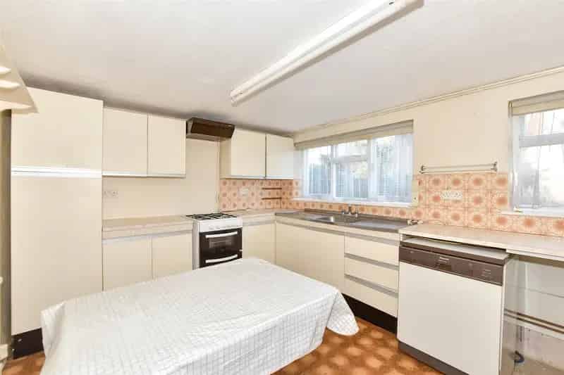 2 Bedroom Semi Detached House for Sale in Saltwood