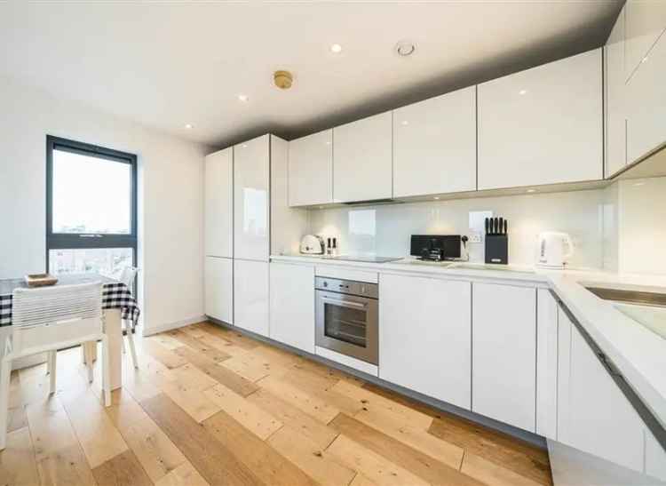Bright 2-Bed 2-Bath Apartment Panoramic London Views Allocated Parking