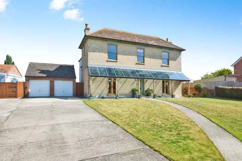 Four Bedroom Detached House Westonzoyland Ample Parking Garden Outbuilding