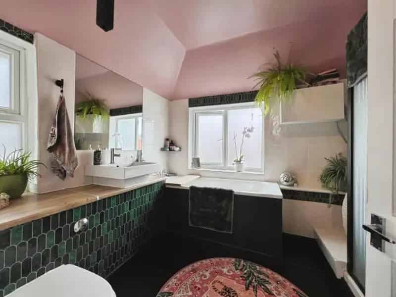 4 bed property for sale