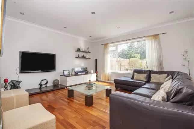 5 Bedroom Detached House for Sale in New Malden KT3