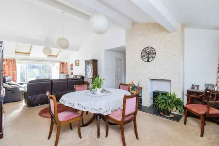 Detached Bungalow in Minehead with Vaulted Ceiling Lounge and Garden