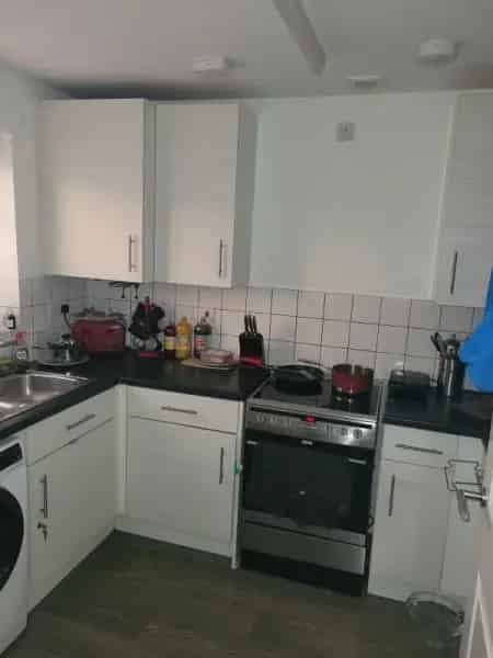 2 Bed Semi-Detached House with Gardens