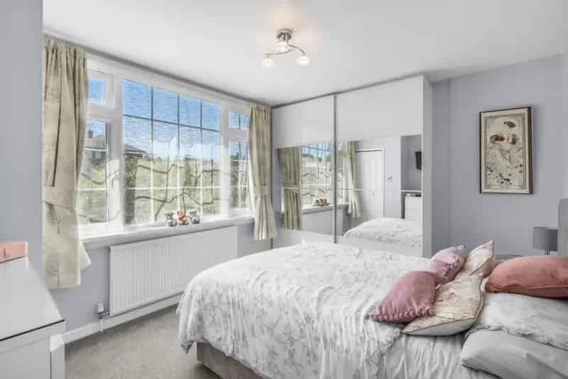 3 Bedroom Semi-Detached House For Sale Alwoodley