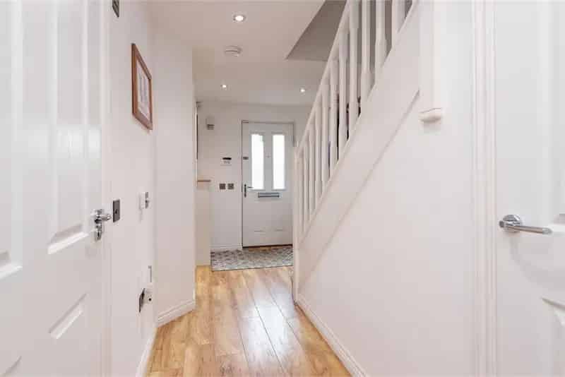 2 Bed Semi Detached House Near Bishopton Train Station