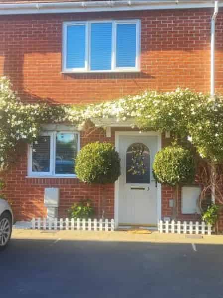 Lovely 2 Bed House Felpham Large Garden Parking Solar Panels