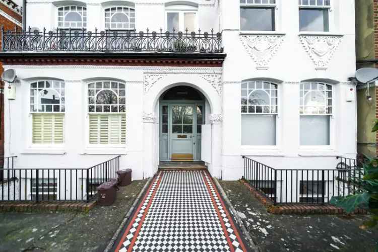 Flat For Sale in London, England