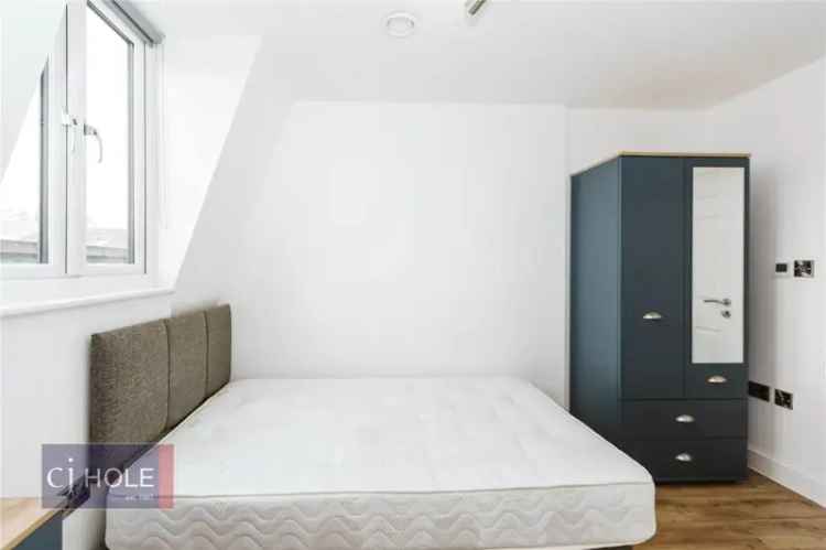 4 Bedroom Detached House Near Bristol University