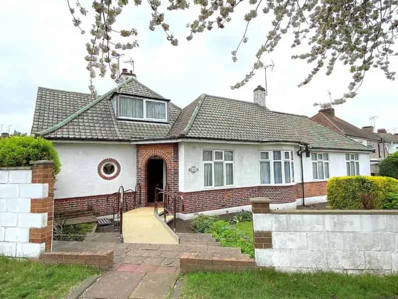 3 Bed Semi-Detached House for Sale