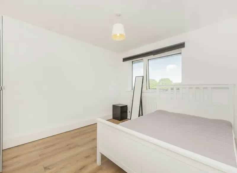 3 Bedroom Split Level Flat Near Clapham South