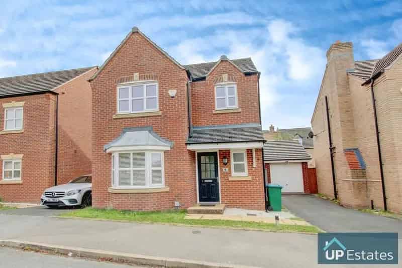 3 Bedroom Detached House for Sale - No Upward Chain