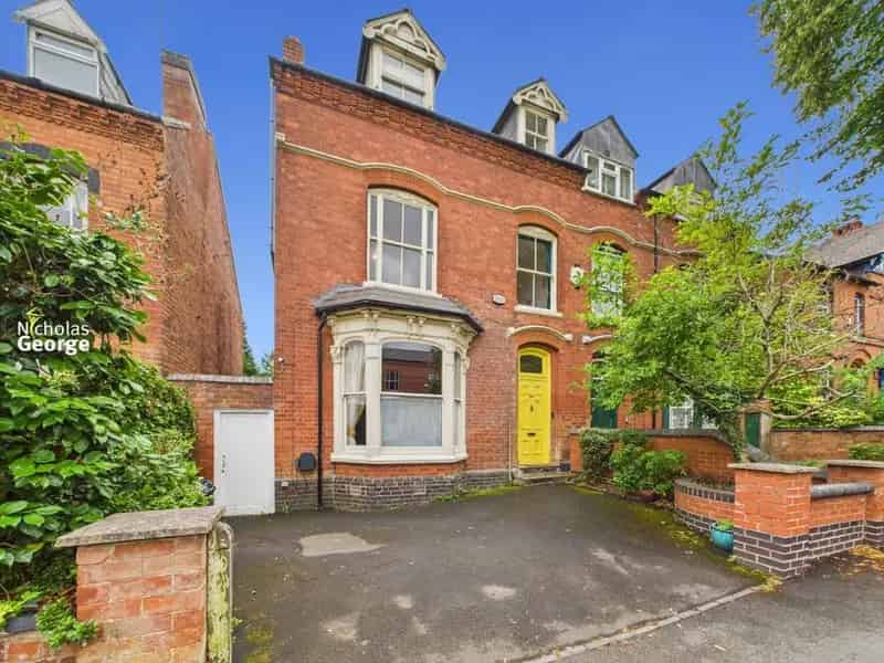 7 Bedroom Semi Detached House For Sale