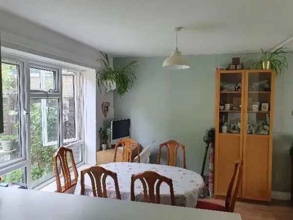 House For Rent in Stratfield Mortimer, England