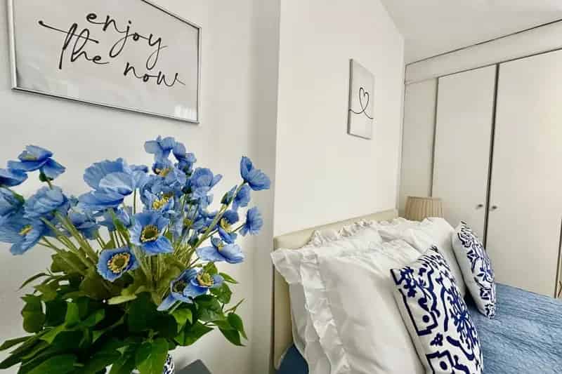 One Bedroom Flat in Kensington's Nevern Square