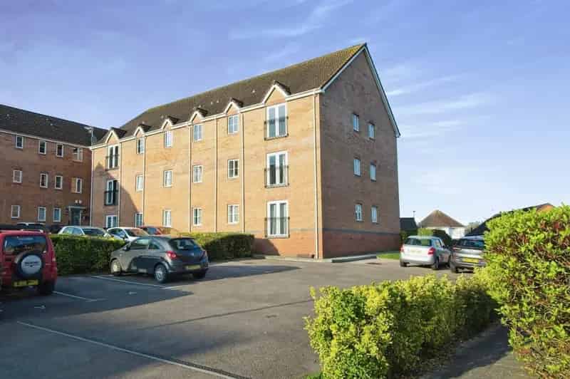 2 Bedroom Flat Sold with Sitting Tenants - Open Plan Living Area - Great Transport Links