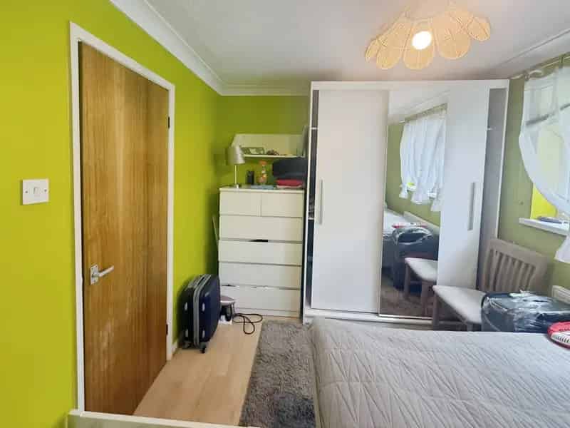 2 Bedroom Semi-Detached House to Rent