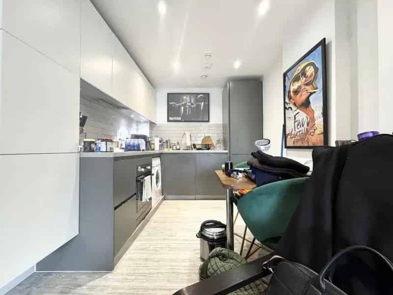 1 Bedroom Flat Near Brighton Mainline Station