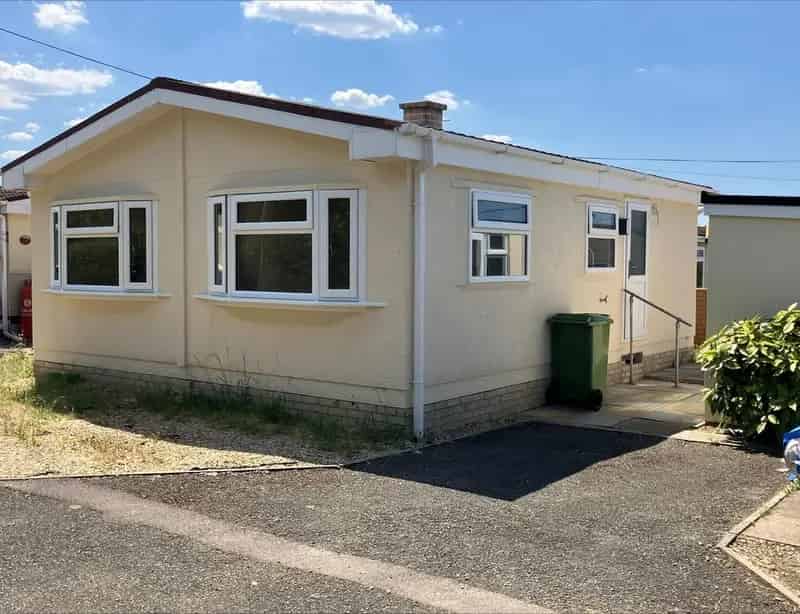 2 Bedroom Park Home for Sale in Cheltenham