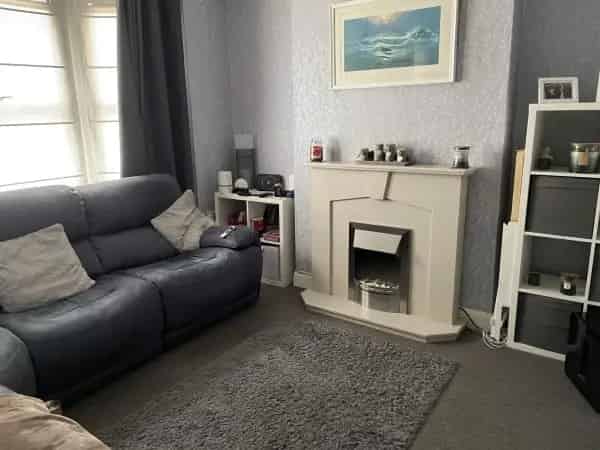 Large 3 Bed Victorian House Near Schools and Transport