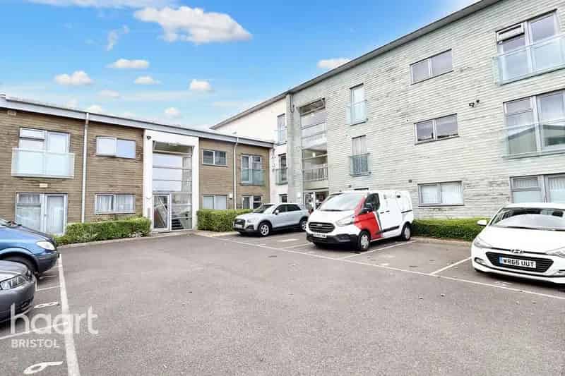 1 Bedroom Apartment for Sale in West Manor Whitchurch