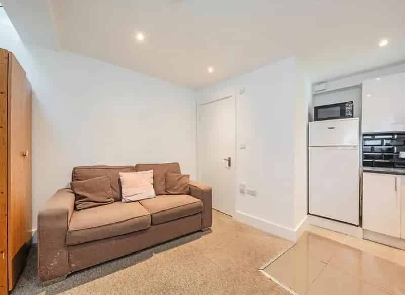 Studio Apartment near Queens Park with Private Entrance