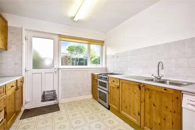 5 Bed House - Detached with 2 Reception Rooms