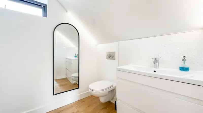 2 Bed Coach House Conversion For Sale