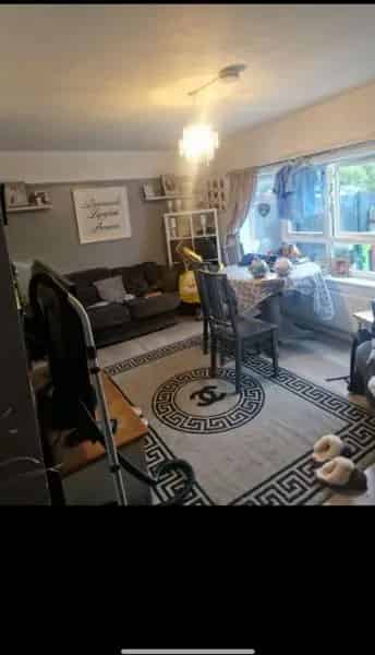 Two Bedroom Ground Floor Flat with Garden Access