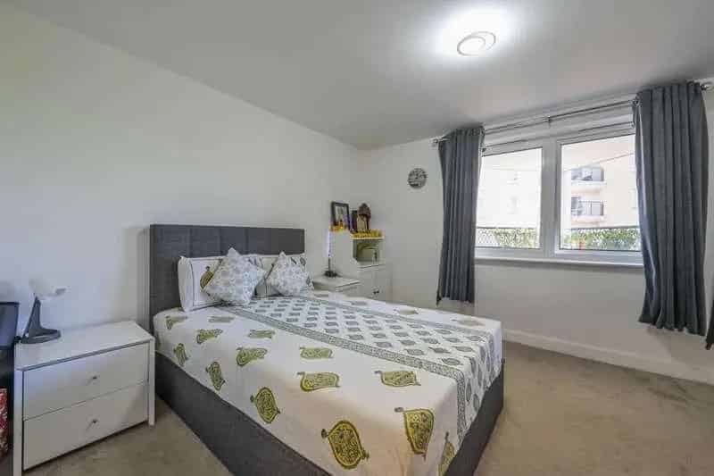 2 Bed Flat for Sale near Canary Wharf