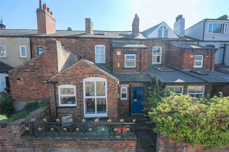 Headingley Family Home Large Garden Basement Apartment