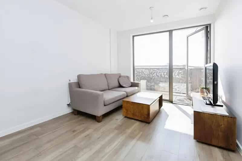 2 Bedroom Flat for Sale in Canning Town