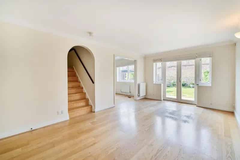 Semi Detached Freehold House Near Earlsfield Station