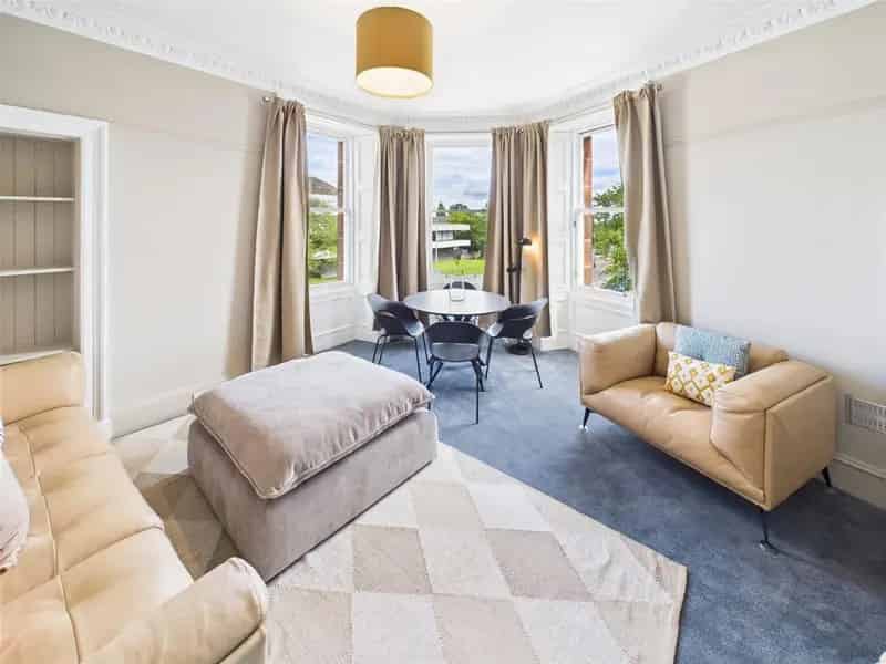 2 Bedroom Apartment to Rent in Edinburgh