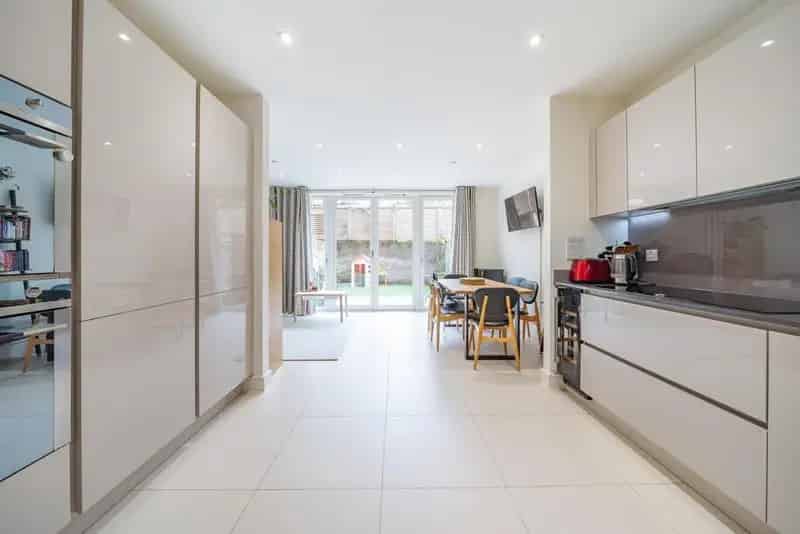 Five Bedroom Family House with Garden and Roof Terrace