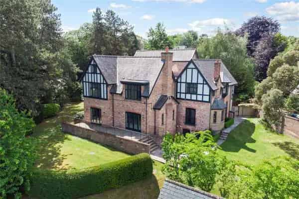 Exceptional 7200 sq ft Family Home Arts Crafts Style Modern Living