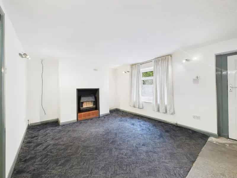 1 Bedroom Maisonette For Sale by Modern Method Auction