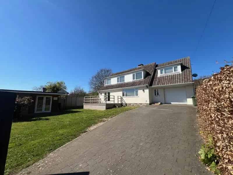 4 Bedroom Detached House for Sale Tickenham BS21