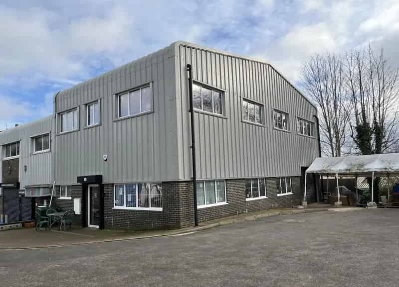 Two Story Business Unit For Sale Near M1 Motorway Watford