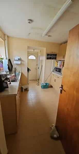 4 Bedroom Semi-Detached House Large Garden