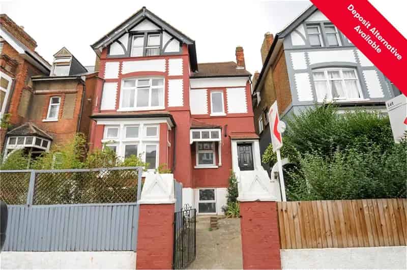 3 Bedroom Maisonette Near Streatham Station No Deposit