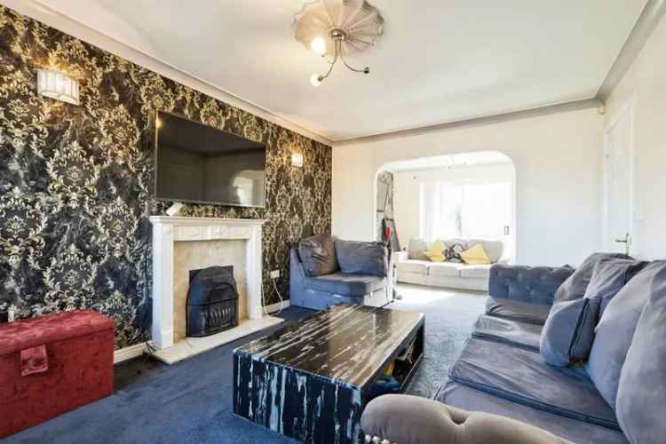 Three Bedroom Detached Family Home Near Shops and Schools